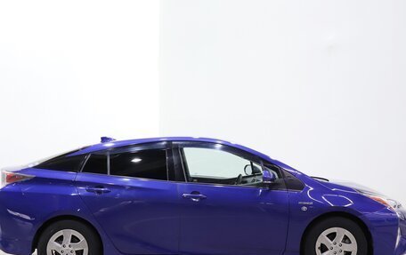 Toyota Prius IV XW50, 2016 год, 1 370 000 рублей, 4 фотография