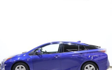 Toyota Prius IV XW50, 2016 год, 1 370 000 рублей, 8 фотография