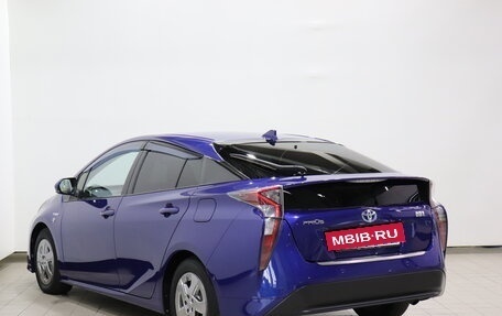 Toyota Prius IV XW50, 2016 год, 1 370 000 рублей, 7 фотография