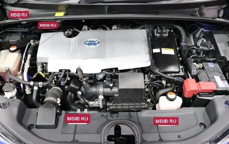 Toyota Prius IV XW50, 2016 год, 1 370 000 рублей, 9 фотография