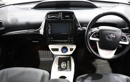 Toyota Prius IV XW50, 2016 год, 1 370 000 рублей, 14 фотография