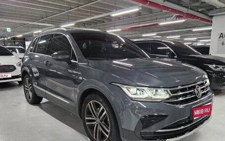 Volkswagen Tiguan II, 2021 год, 3 595 000 рублей, 1 фотография