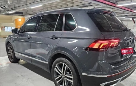 Volkswagen Tiguan II, 2021 год, 3 595 000 рублей, 3 фотография
