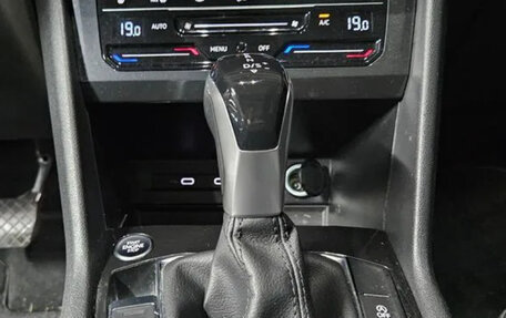 Volkswagen Tiguan II, 2021 год, 3 595 000 рублей, 8 фотография