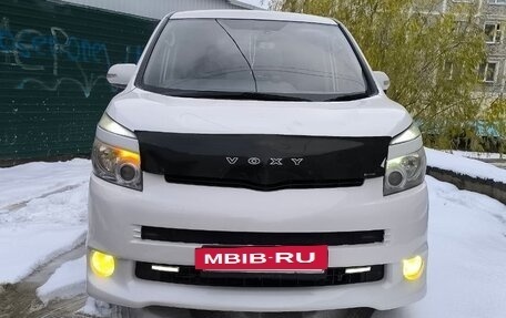 Toyota Voxy II, 2007 год, 1 600 000 рублей, 18 фотография
