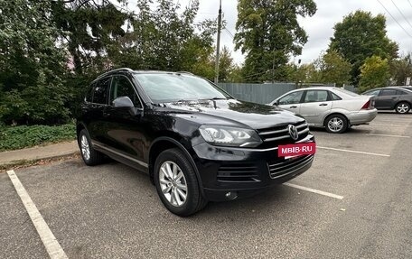 Volkswagen Touareg III, 2011 год, 1 990 000 рублей, 2 фотография
