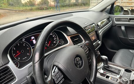Volkswagen Touareg III, 2011 год, 1 990 000 рублей, 10 фотография