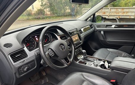 Volkswagen Touareg III, 2011 год, 1 990 000 рублей, 12 фотография