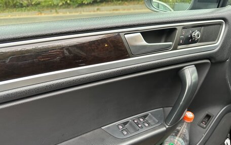Volkswagen Touareg III, 2011 год, 1 990 000 рублей, 13 фотография