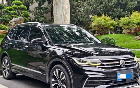 Volkswagen Tiguan II, 2021 год, 2 680 000 рублей, 3 фотография