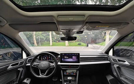 Volkswagen Tiguan II, 2021 год, 2 680 000 рублей, 6 фотография