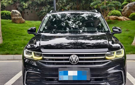 Volkswagen Tiguan II, 2021 год, 2 680 000 рублей, 2 фотография