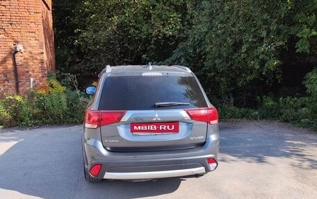 Mitsubishi Outlander III рестайлинг 3, 2018 год, 1 680 000 рублей, 1 фотография