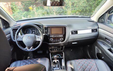 Mitsubishi Outlander III рестайлинг 3, 2018 год, 1 680 000 рублей, 4 фотография