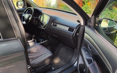 Mitsubishi Outlander III рестайлинг 3, 2018 год, 1 680 000 рублей, 7 фотография