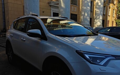 Toyota RAV4, 2017 год, 2 250 000 рублей, 2 фотография