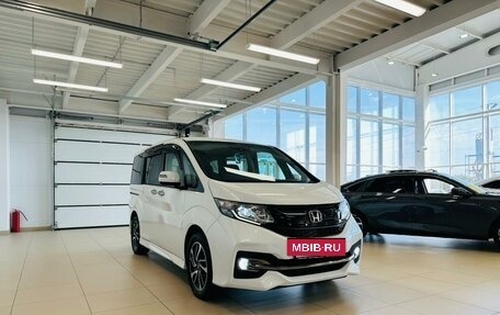 Honda Stepwgn IV, 2016 год, 2 399 999 рублей, 8 фотография