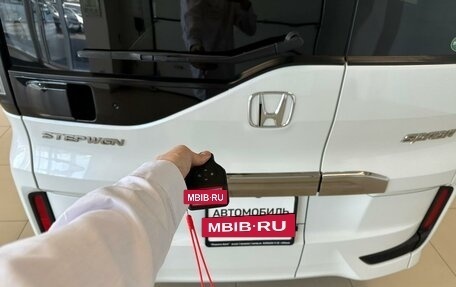 Honda Stepwgn IV, 2016 год, 2 399 999 рублей, 26 фотография