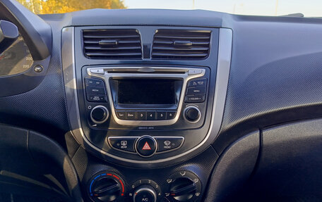 Hyundai Solaris II рестайлинг, 2015 год, 870 000 рублей, 18 фотография