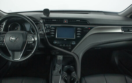 Toyota Camry, 2020 год, 2 199 000 рублей, 8 фотография