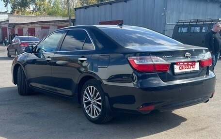 Toyota Camry, 2017 год, 1 690 000 рублей, 4 фотография