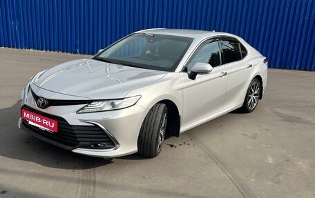 Toyota Camry, 2021 год, 3 950 000 рублей, 14 фотография