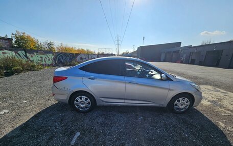 Hyundai Solaris II рестайлинг, 2011 год, 590 000 рублей, 3 фотография