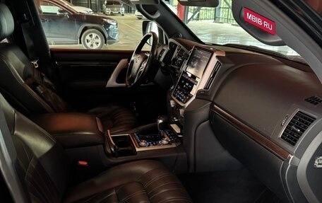 Toyota Land Cruiser 200, 2018 год, 7 700 000 рублей, 24 фотография