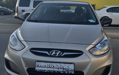 Hyundai Solaris II рестайлинг, 2011 год, 750 000 рублей, 4 фотография