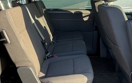 Volkswagen Caravelle T6 рестайлинг, 2018 год, 3 735 000 рублей, 12 фотография