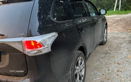Mitsubishi Outlander III рестайлинг 3, 2012 год, 1 450 000 рублей, 17 фотография