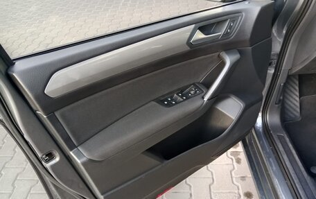 Volkswagen Touran III, 2018 год, 1 430 000 рублей, 4 фотография