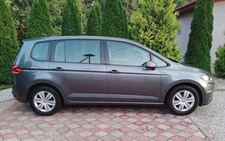 Volkswagen Touran III, 2018 год, 1 430 000 рублей, 7 фотография