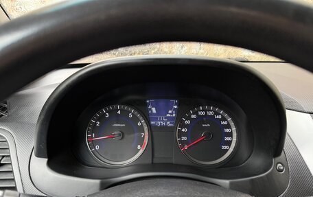 Hyundai Solaris II рестайлинг, 2011 год, 710 000 рублей, 30 фотография