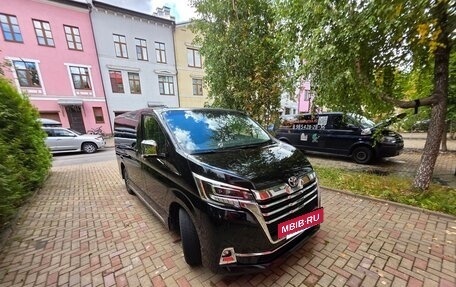 Toyota Granvia, 2023 год, 11 800 000 рублей, 2 фотография