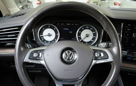 Volkswagen Touareg III, 2018 год, 4 650 000 рублей, 10 фотография