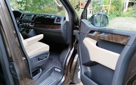 Volkswagen Multivan T6 рестайлинг, 2018 год, 4 600 000 рублей, 9 фотография