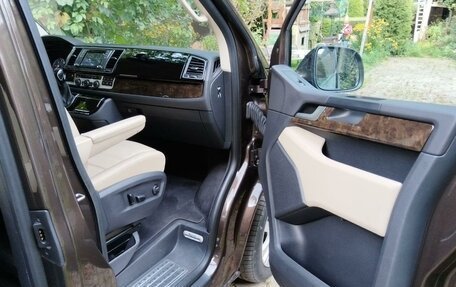 Volkswagen Multivan T6 рестайлинг, 2018 год, 4 600 000 рублей, 23 фотография