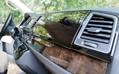 Volkswagen Multivan T6 рестайлинг, 2018 год, 4 600 000 рублей, 25 фотография