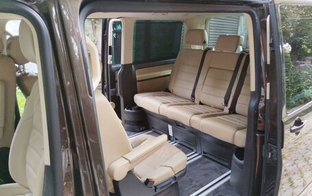 Volkswagen Multivan T6 рестайлинг, 2018 год, 4 600 000 рублей, 28 фотография