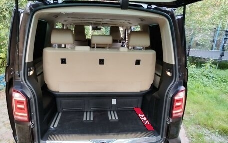 Volkswagen Multivan T6 рестайлинг, 2018 год, 4 600 000 рублей, 26 фотография