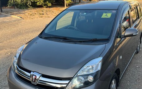 Toyota ISis I, 2012 год, 1 450 000 рублей, 4 фотография