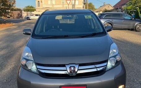 Toyota ISis I, 2012 год, 1 450 000 рублей, 2 фотография