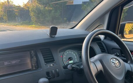 Toyota ISis I, 2012 год, 1 450 000 рублей, 22 фотография