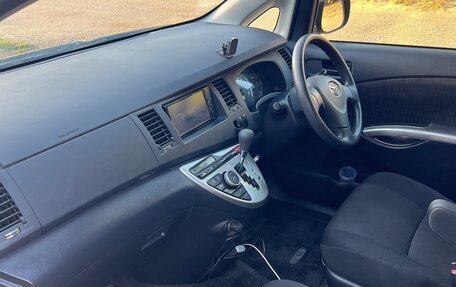 Toyota ISis I, 2012 год, 1 450 000 рублей, 20 фотография
