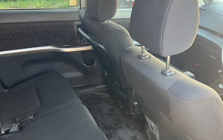 Toyota ISis I, 2012 год, 1 450 000 рублей, 26 фотография