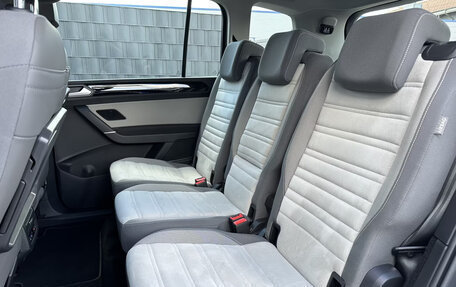 Volkswagen Touran III, 2021 год, 3 050 000 рублей, 6 фотография