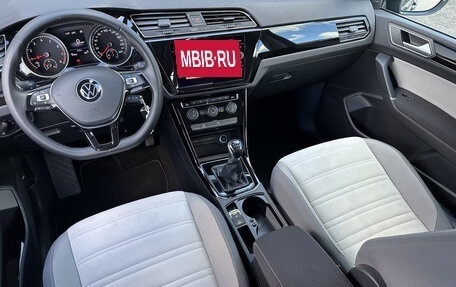 Volkswagen Touran III, 2021 год, 3 050 000 рублей, 3 фотография