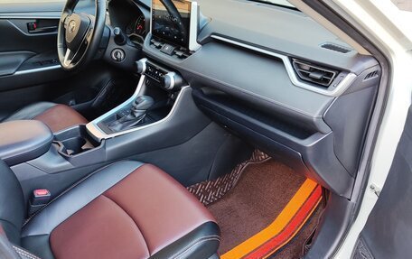 Toyota RAV4, 2020 год, 2 999 999 рублей, 6 фотография