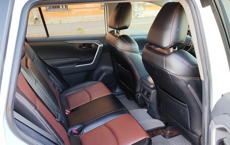 Toyota RAV4, 2020 год, 2 999 999 рублей, 9 фотография